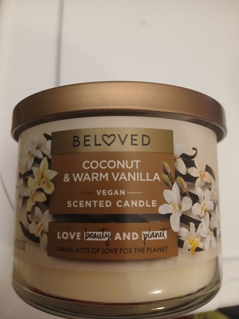 Beloved Coconut and Warm vanilla Scented Candle Love Beauty and Planet NEW